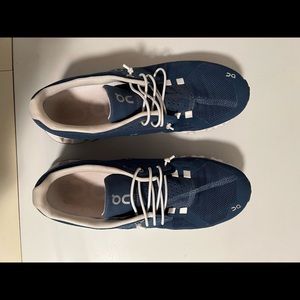 ON Cloud Running shoes